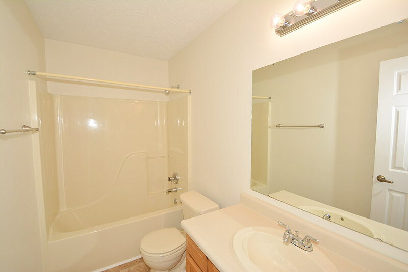 1,460/Mo, 7280 Thornmill Ct Avon, IN 46123 Bathroom View