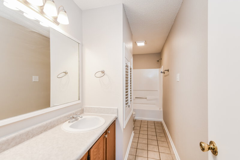 1,900/Mo, 16804 Lowell Dr Noblesville, IN 46060 Main Bathroom View