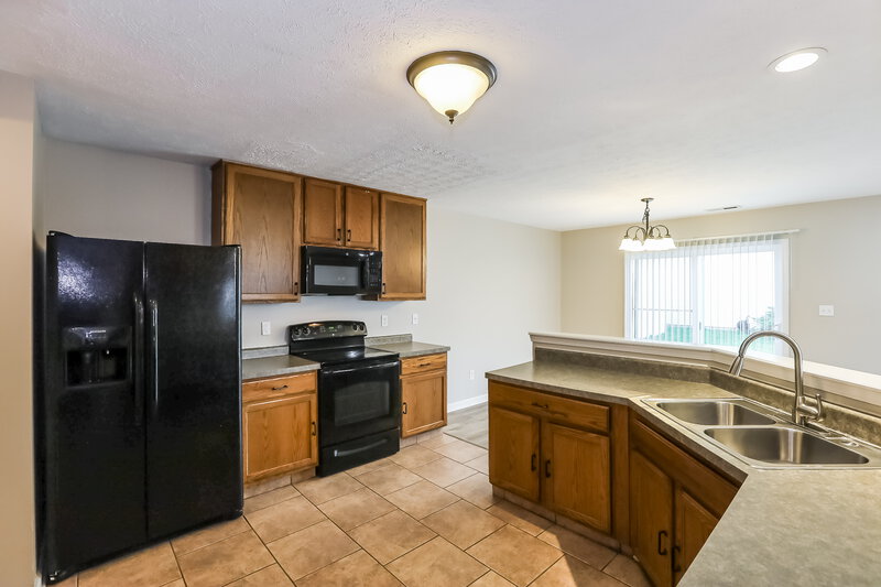 2,010/Mo, 7329 Kimble Dr Indianapolis, IN 46217 Kitchen View 2