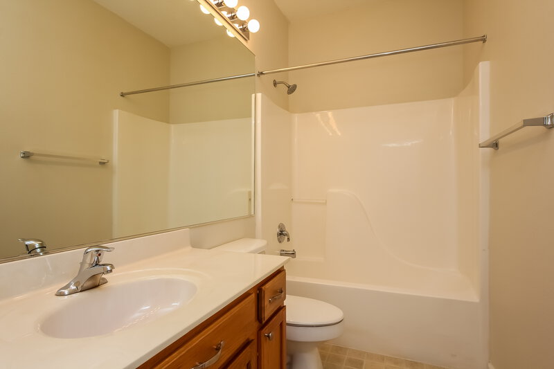 1,675/Mo, 9772 Centennial Ct Avon, IN 46123 Bathroom View