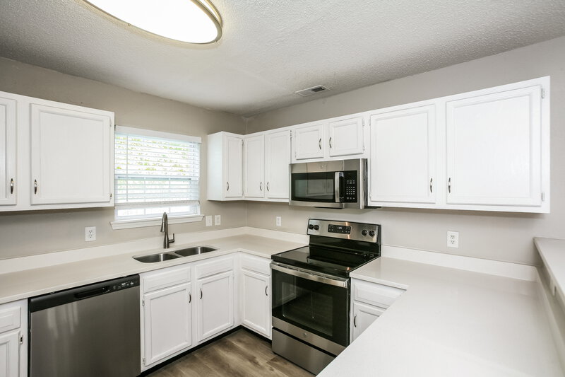 2,770/Mo, 15341 Ten Point Dr Noblesville, IN 46060 Kitchen View