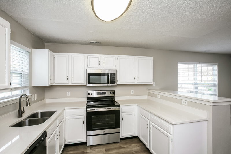 2,770/Mo, 15341 Ten Point Dr Noblesville, IN 46060 Kitchen View 2