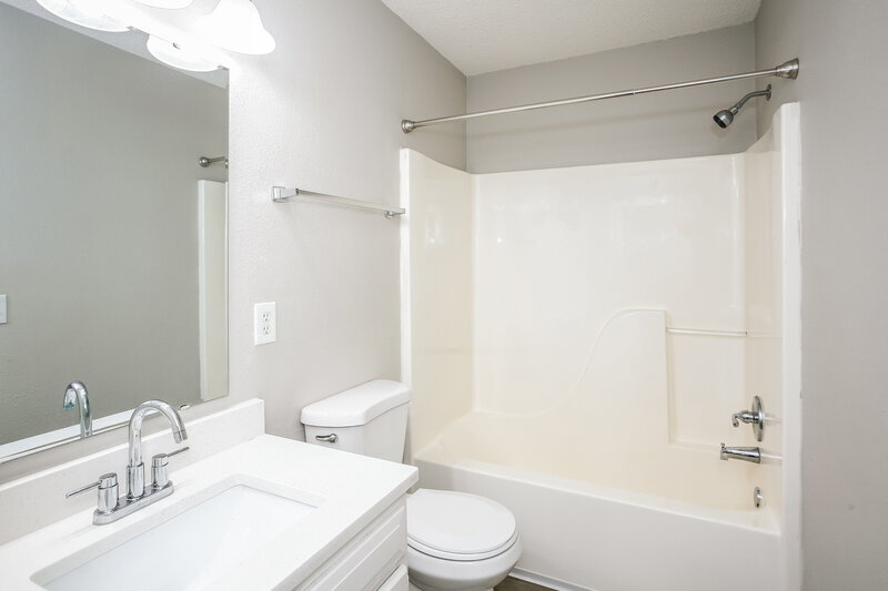 2,770/Mo, 15341 Ten Point Dr Noblesville, IN 46060 Bathroom View