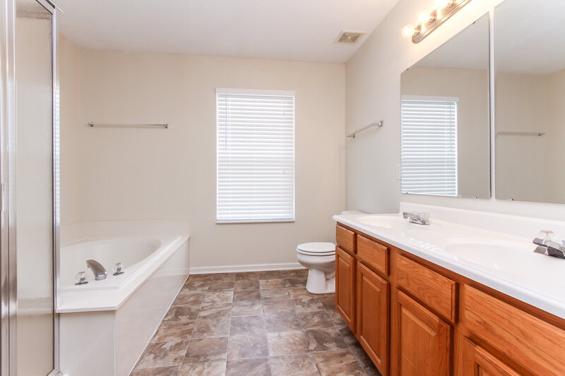 2,140/Mo, 10783 Standish Pl Noblesville, IN 46060 Master Bathroom View