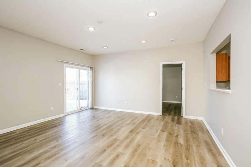 1,720/Mo, 1421 Dowell St Greenwood, IN 46143 Living Room View 2