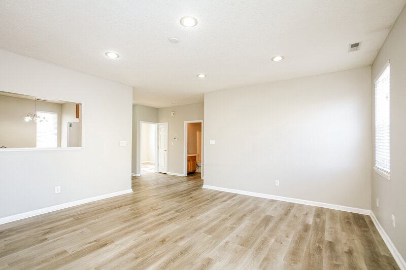 1,720/Mo, 1421 Dowell St Greenwood, IN 46143 Living Room View 3