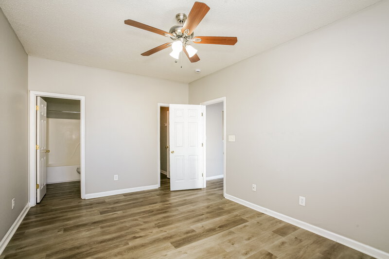 1,720/Mo, 1421 Dowell St Greenwood, IN 46143 Main Bedroom View