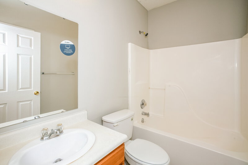 1,720/Mo, 1421 Dowell St Greenwood, IN 46143 Bathroom View