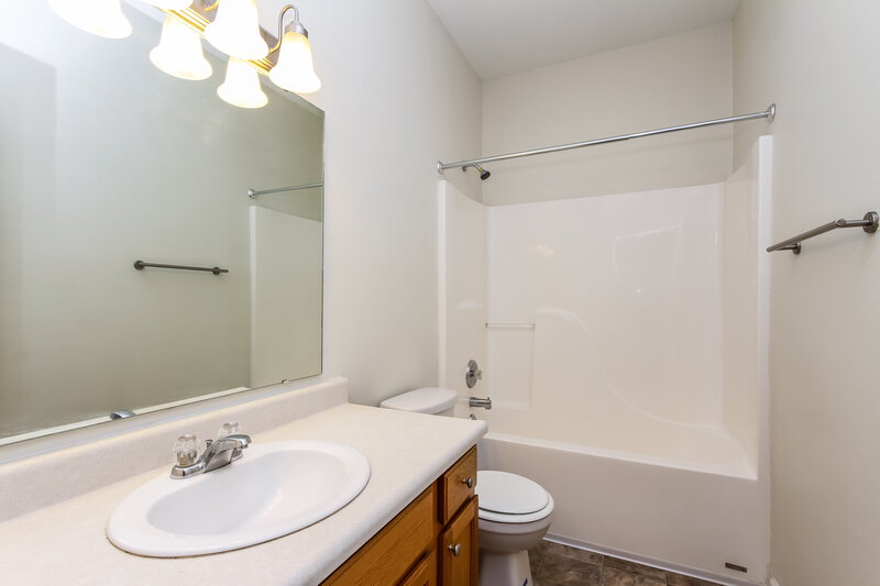 1,590/Mo, 10821 Muddy River Rd Indianapolis, IN 46234 Master Bathroom View
