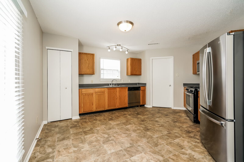 2,165/Mo, 10841 Zimmerman Ln Indianapolis, IN 46231 Kitchen View