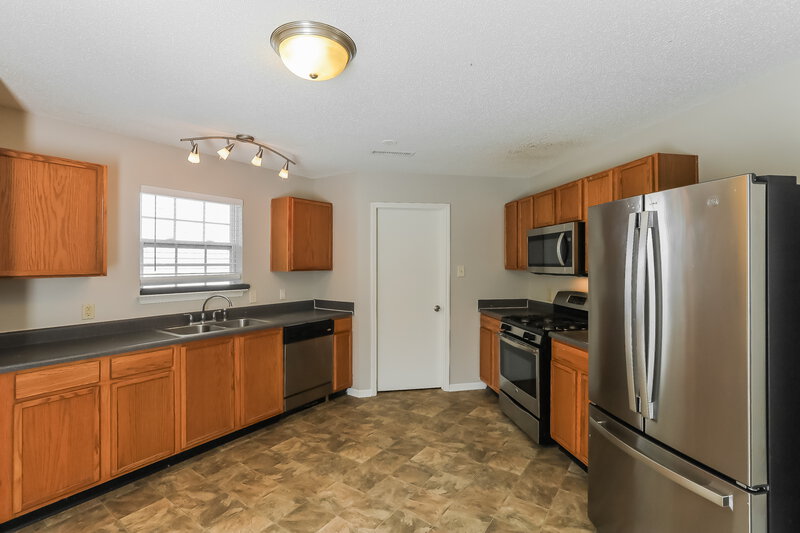 2,135/Mo, 10841 Zimmerman Ln Indianapolis, IN 46231 Kitchen View