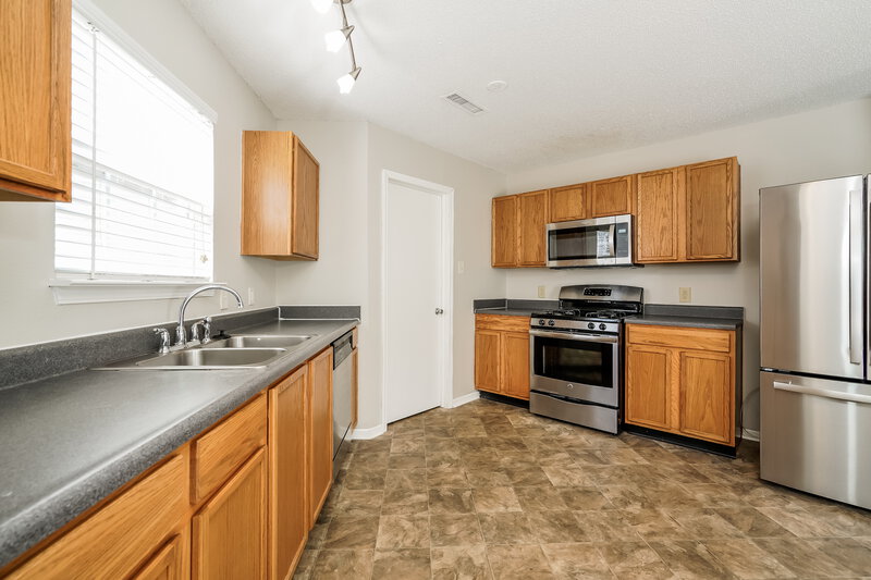 2,165/Mo, 10841 Zimmerman Ln Indianapolis, IN 46231 Kitchen View 2