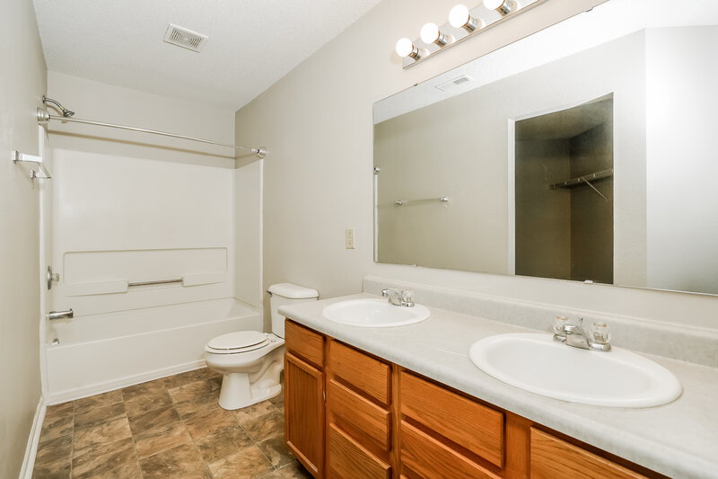 2,165/Mo, 10841 Zimmerman Ln Indianapolis, IN 46231 Main Bathroom View