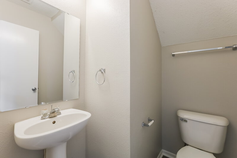 2,135/Mo, 10841 Zimmerman Ln Indianapolis, IN 46231 Bathroom View