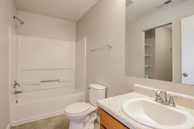 1,735/Mo, 1745 Brassica Way Indianapolis, IN 46217 Bathroom View