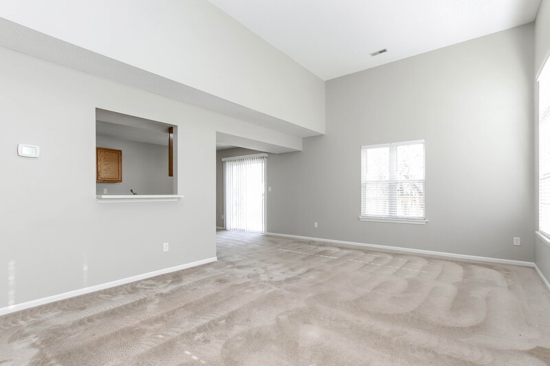 1,500/Mo, 8909 Stonewall Dr Indianapolis, IN 46231 Living Room View 2