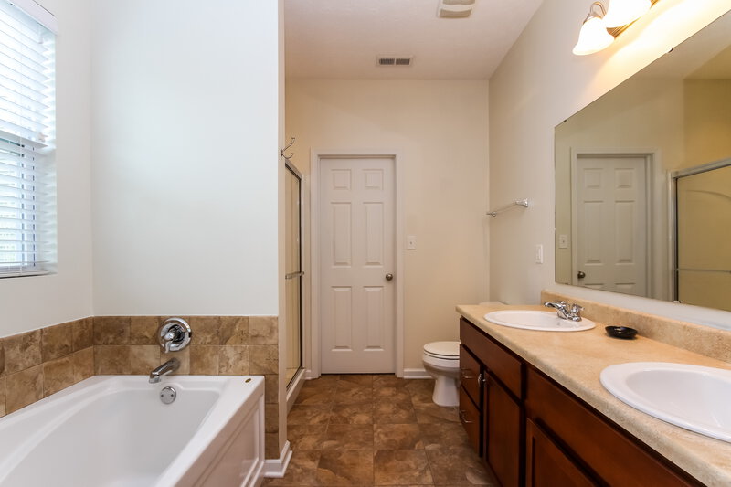 2,660/Mo, 13136 S Elster Way Fishers, IN 46037 Master Bathroom View 2