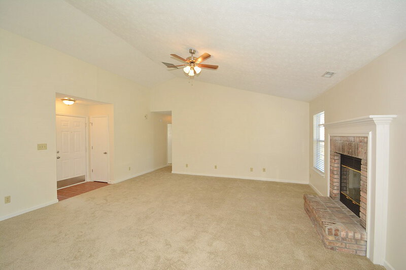 1,630/Mo, 1242 S Jefferson St Brownsburg, IN 46112 Great Room View 3