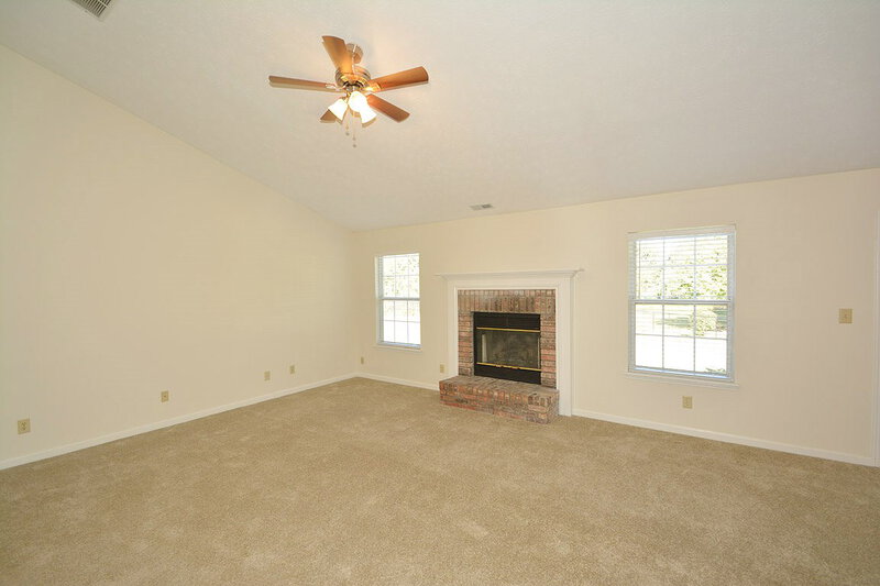1,630/Mo, 1242 S Jefferson St Brownsburg, IN 46112 Great Room View 4