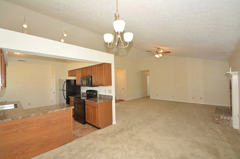 1,630/Mo, 1242 S Jefferson St Brownsburg, IN 46112 Dining Room View 3