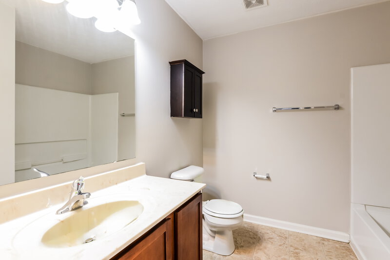 2,085/Mo, 2822 Armaugh Dr Brownsburg, IN 46112 Bathroom View