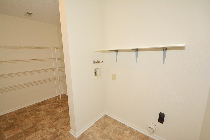 1,980/Mo, 6820 W Littleton Dr McCordsville, IN 46055 Laundry View