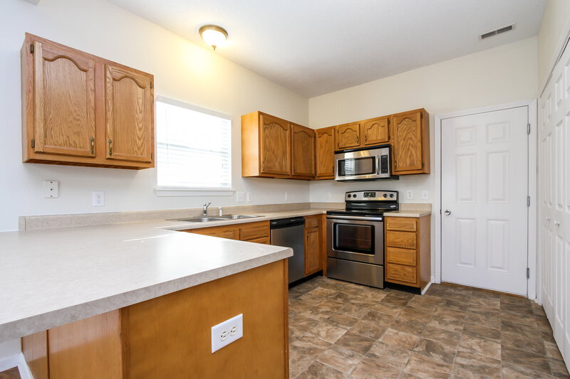 1,930/Mo, 19284 Fox Chase Dr Noblesville, IN 46062 Kitchen View