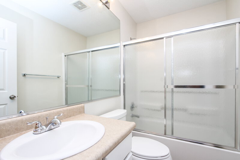 1,930/Mo, 19284 Fox Chase Dr Noblesville, IN 46062 Bathroom View