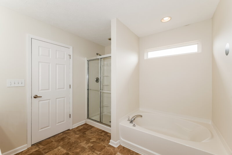 2,335/Mo, 12331 Quarterback Ln Fishers, IN 46037 Main Bathroom View