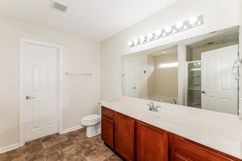 2,335/Mo, 12331 Quarterback Ln Fishers, IN 46037 Main Bathroom View 2
