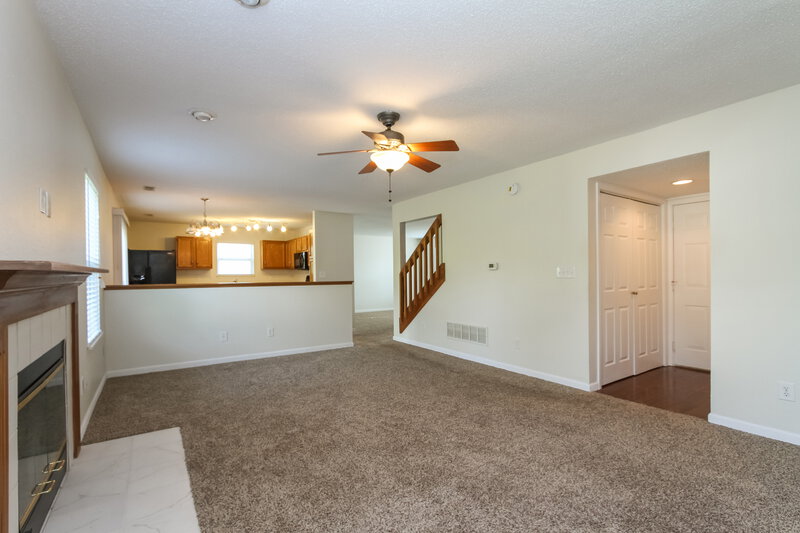 1,520/Mo, 4147 Alcove Dr Indianapolis, IN 46237 Family Room View 2