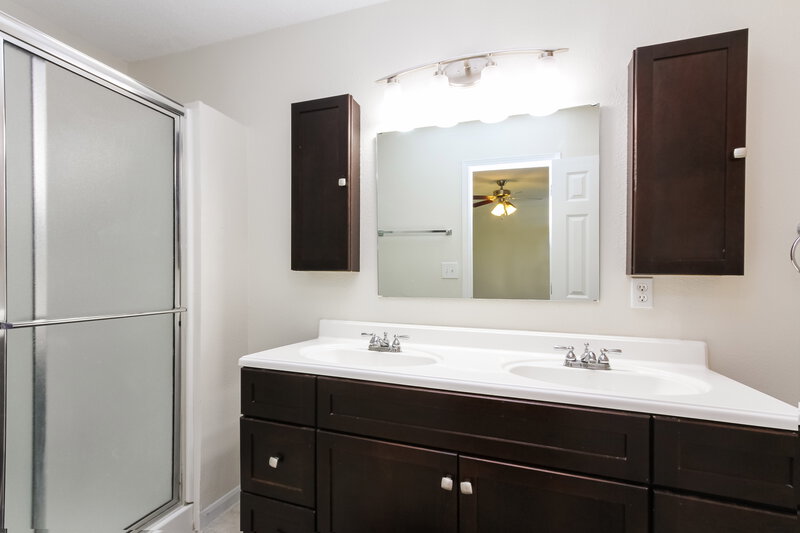 1,520/Mo, 4147 Alcove Dr Indianapolis, IN 46237 Master Bathroom View