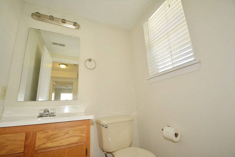 1,760/Mo, 5253 Alameda Rd Indianapolis, IN 46228 Bathroom View