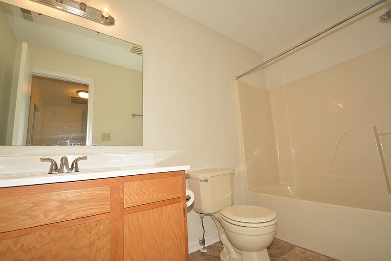 1,760/Mo, 5253 Alameda Rd Indianapolis, IN 46228 Bathroom View 2