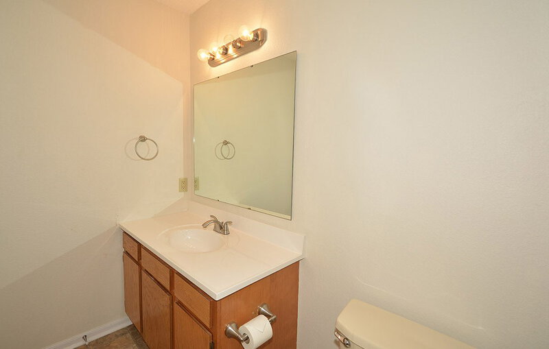 1,760/Mo, 5253 Alameda Rd Indianapolis, IN 46228 Bathroom View 3