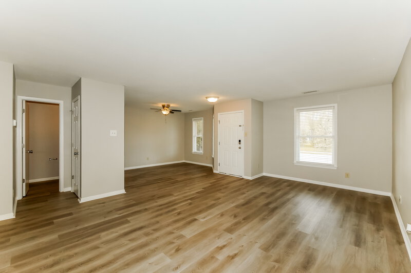 1,850/Mo, 10121 Cumberland Pointe Blvd Noblesville, IN 46060 Living Room View 3