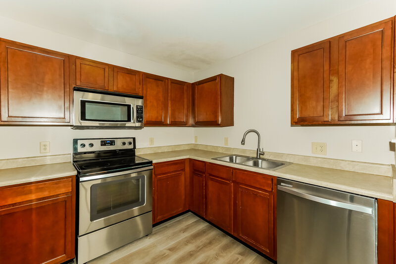 1,850/Mo, 10121 Cumberland Pointe Blvd Noblesville, IN 46060 Kitchen View 2