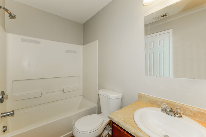 1,850/Mo, 10121 Cumberland Pointe Blvd Noblesville, IN 46060 Bathroom View