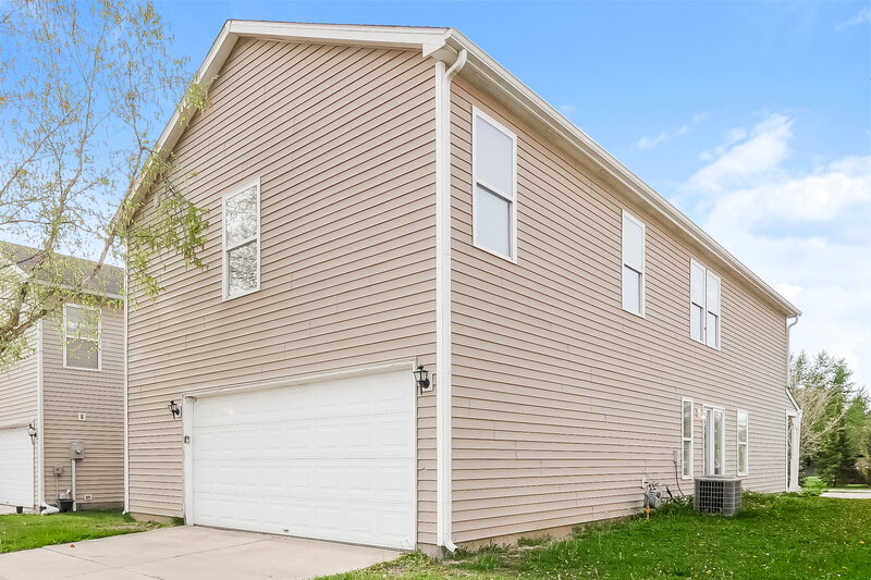 1,850/Mo, 10121 Cumberland Pointe Blvd Noblesville, IN 46060 Rear View