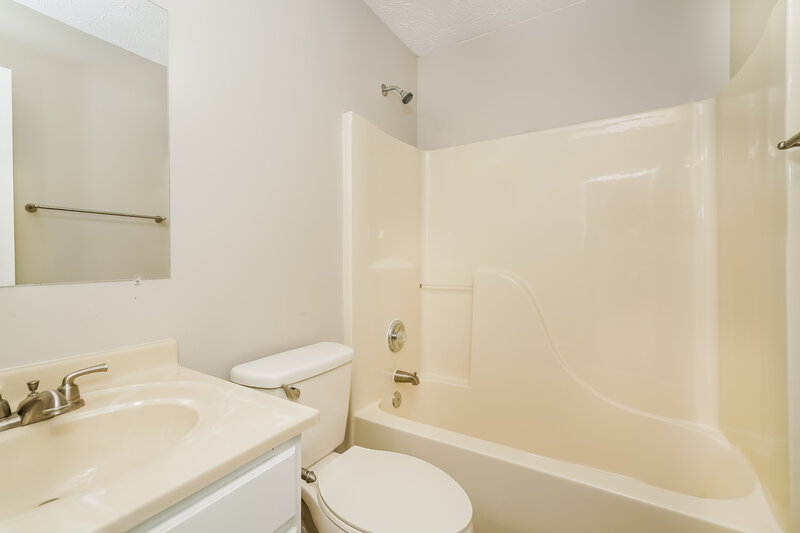 1,690/Mo, 5133 Grand Tetons Dr Indianapolis, IN 46237 Bathroom View