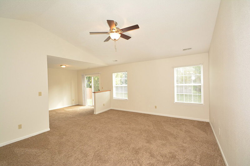 1,450/Mo, 645 Woodfield Cir Avon, IN 46123 Great Room View