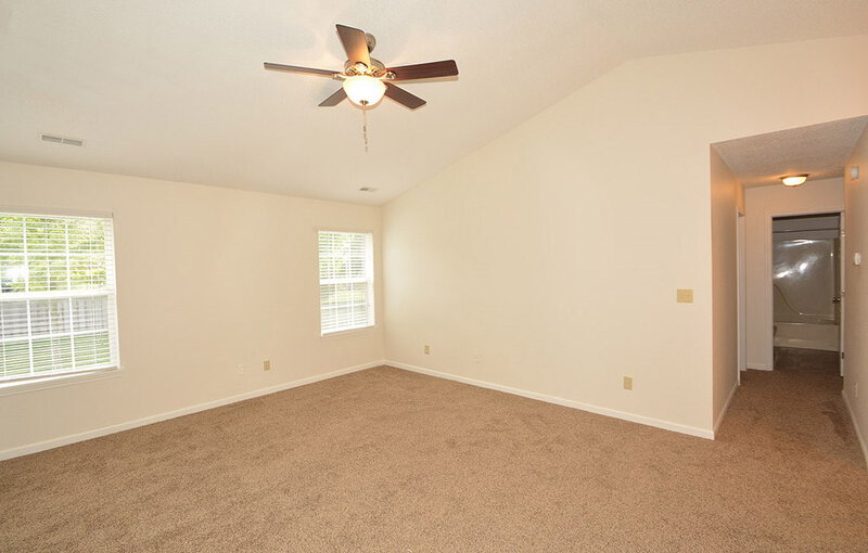 1,450/Mo, 645 Woodfield Cir Avon, IN 46123 Great Room View 3