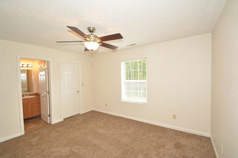 1,450/Mo, 645 Woodfield Cir Avon, IN 46123 Master Bedroom View