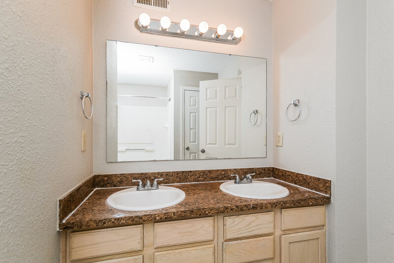 1,855/Mo, 12200 Doncaster Ct Fishers, IN 46037 Main Bathroom View