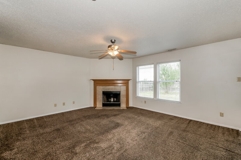 1,900/Mo, 10226 Homestead Dr Brownsburg, IN 46112 Family Room View