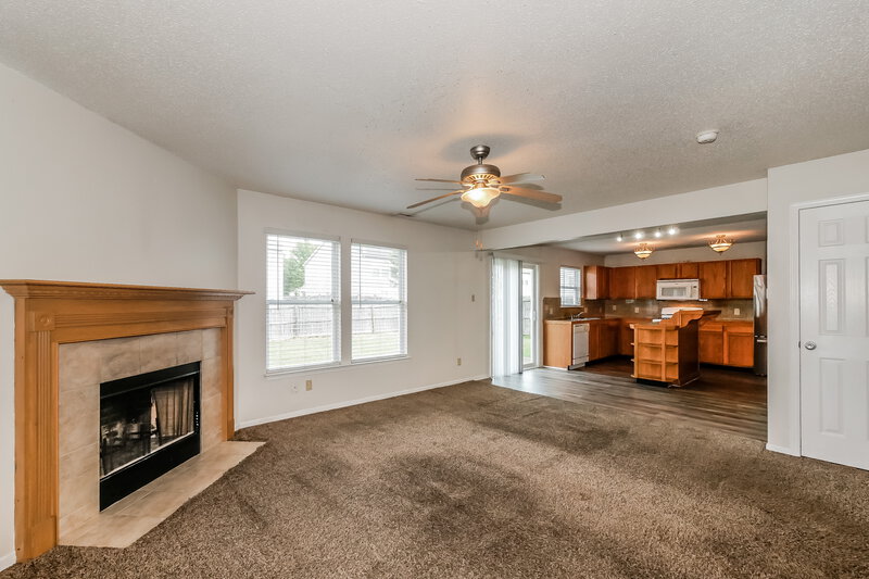 1,900/Mo, 10226 Homestead Dr Brownsburg, IN 46112 Family Room View 2
