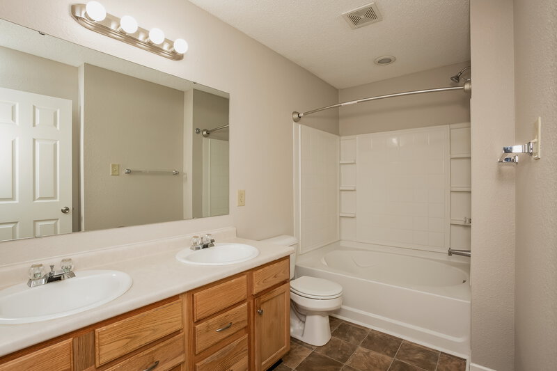 1,750/Mo, 12883 Old Glory Dr Fishers, IN 46037 Main Bathroom View