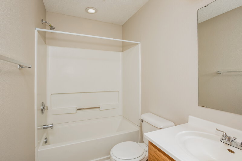 1,750/Mo, 12883 Old Glory Dr Fishers, IN 46037 Bathroom View