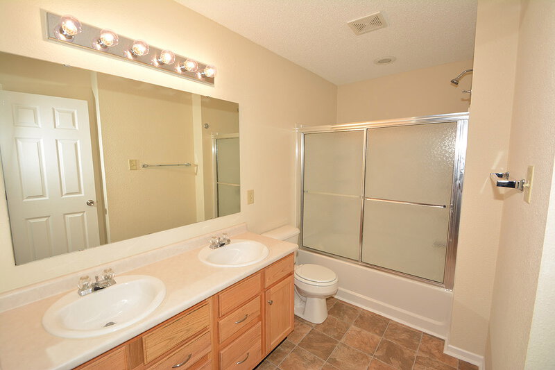 1,750/Mo, 12883 Old Glory Dr Fishers, IN 46037 Master Bath View