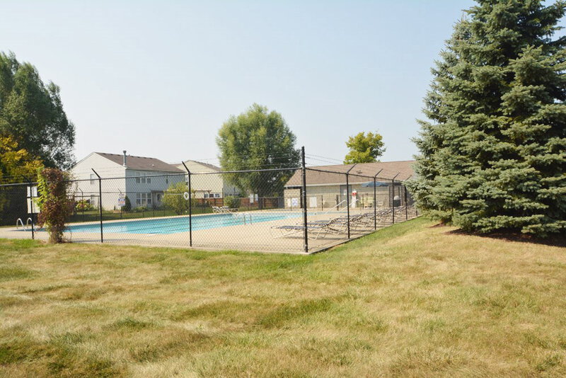 1,520/Mo, 5317 Thompson Park Blvd Indianapolis, IN 46237 Pool View